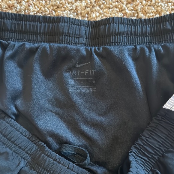 Nike Women's Tempo Shorts - Picture 2 of 5